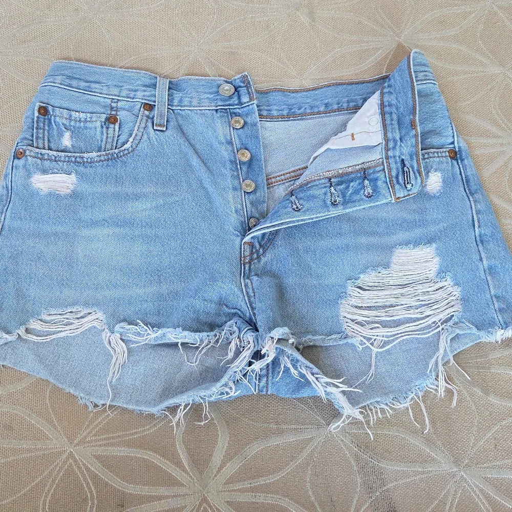 Levi's 501 Light Blue Denim Cut-off Shorts!